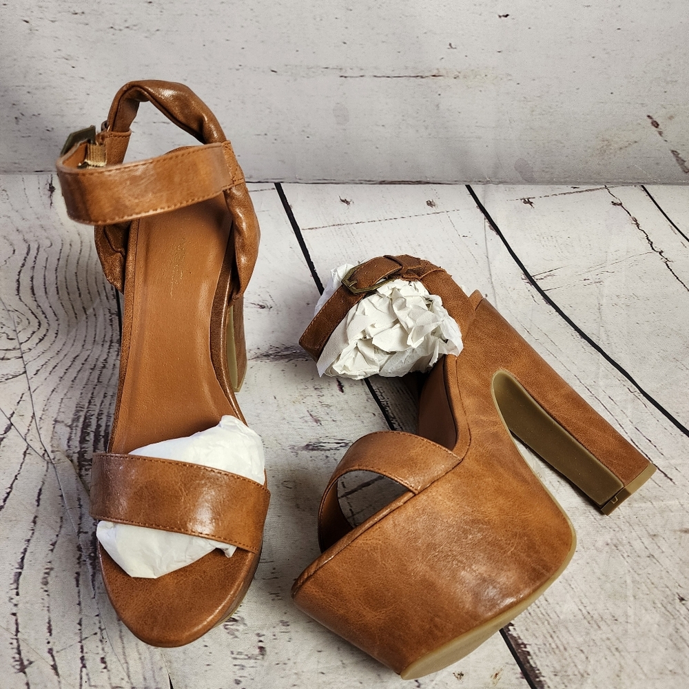 C Label Brown Platform Sandal Size 9 NIB